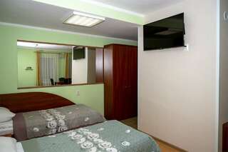 Гостиница Три клена Великий Новгород Трехместный номер - студия-4